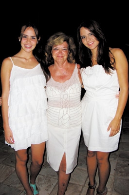 Um outro click: vovó Alzirinha e netas Maria Luíza e Maria Victória Guimarães